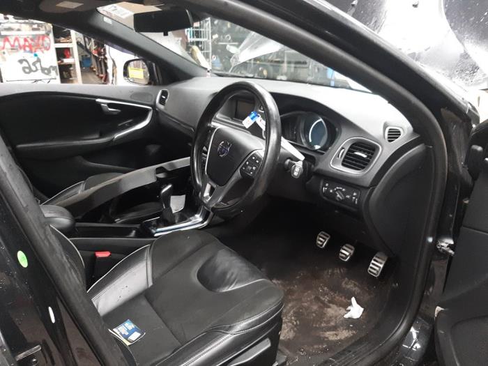 Volvo V40 1.6 D2 Sloopvoertuig (2014, Zwart, Saffierblauw, Saffierzwart)