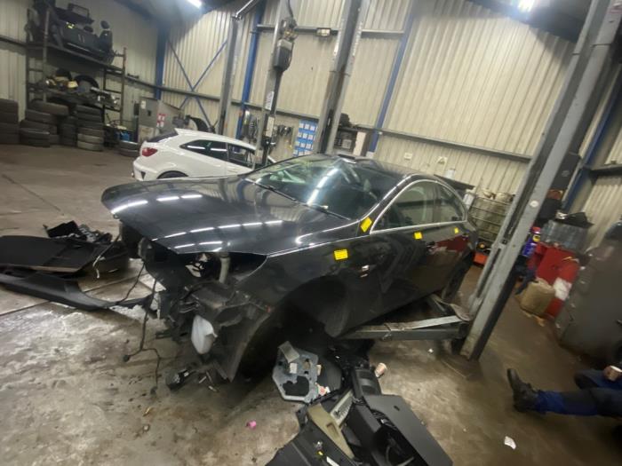 Opel Insignia 2.0 CDTI 16V 130 Ecotec Sloopvoertuig (2010, Zwart)