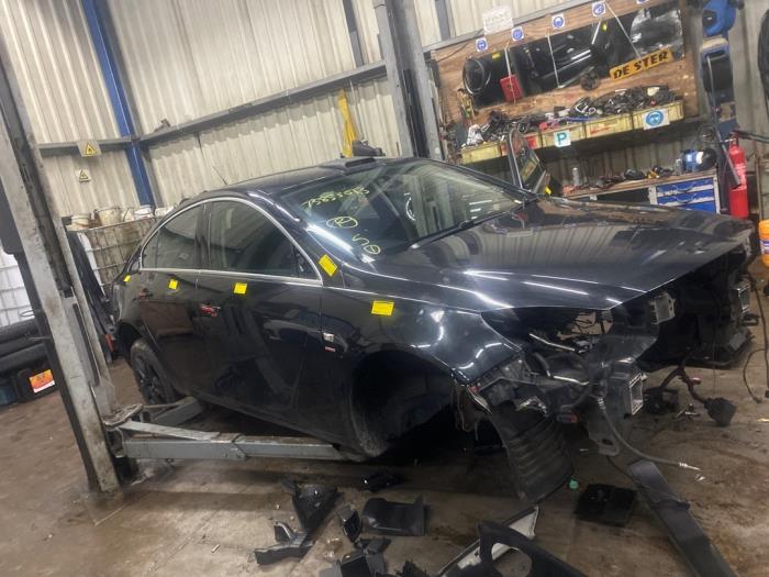 Opel Insignia 2.0 CDTI 16V 130 Ecotec Sloopvoertuig (2010, Zwart)