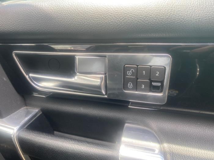 Landrover Discovery IV 3.0 TD V6 24V Sloopvoertuig (2010, Donker, Zilvergrijs)