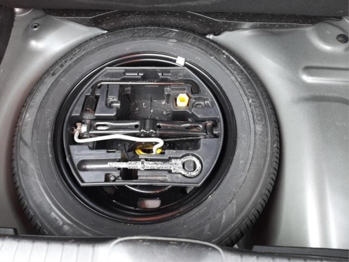 Peugeot 208 I 1.4 16V Sloopvoertuig (2013, Donker, Zilvergrijs, Moonmist)