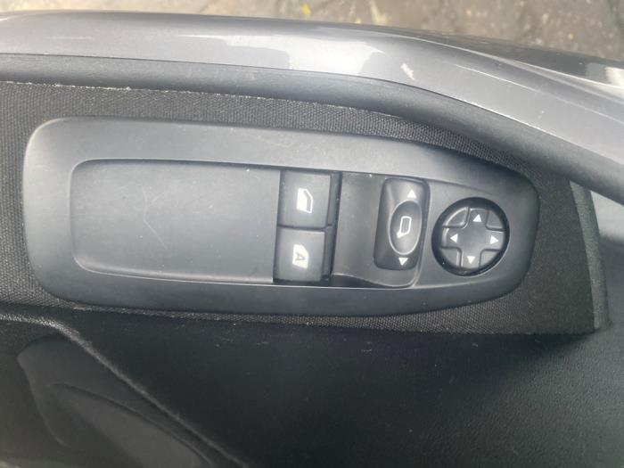 Peugeot 2008 1.2 Vti 12V PureTech 82 Sloopvoertuig (2017, Wit, Blank)