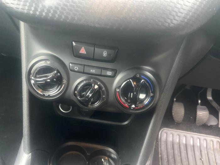 Peugeot 2008 1.2 Vti 12V PureTech 82 Sloopvoertuig (2017, Wit, Blank)