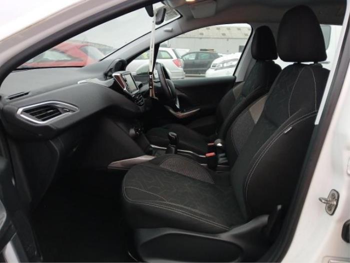 Peugeot 2008 1.2 Vti 12V PureTech 82 Sloopvoertuig (2017, Wit, Blank)