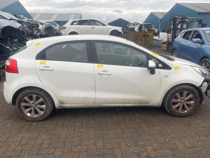 Kia Rio III 1.2 CVVT 16V Sloopvoertuig (2014, Candy White)
