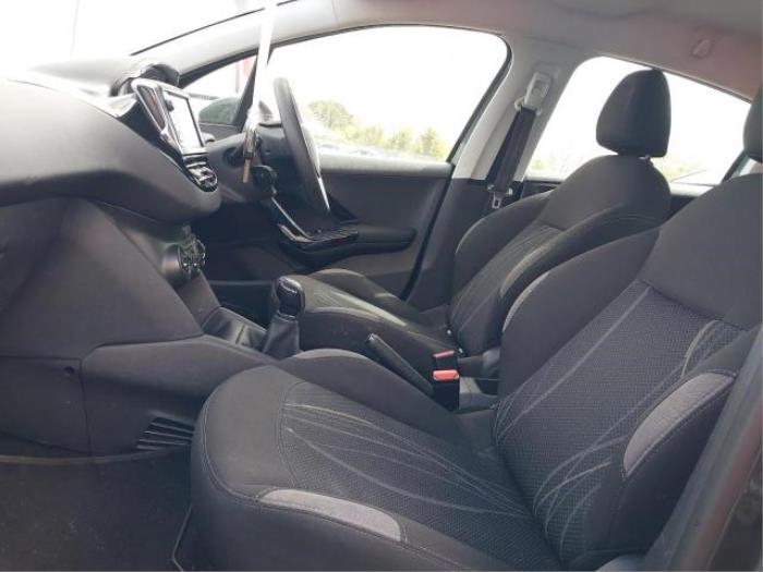 Peugeot 208 I 1.0 Vti 12V PureTech Sloopvoertuig (2015, Metallic, Grijs)