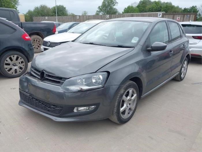Volkswagen Polo V 1.2 12V Sloopvoertuig (2010, Moondust, Moonmist, Muisgrijs, Zilvergrijs)