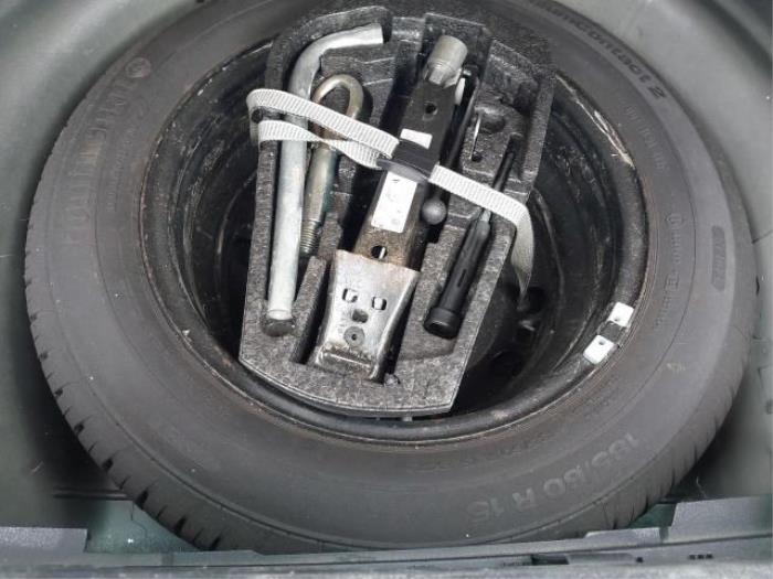 Volkswagen Polo V 1.2 12V Sloopvoertuig (2010, Moondust, Moonmist, Muisgrijs, Zilvergrijs)