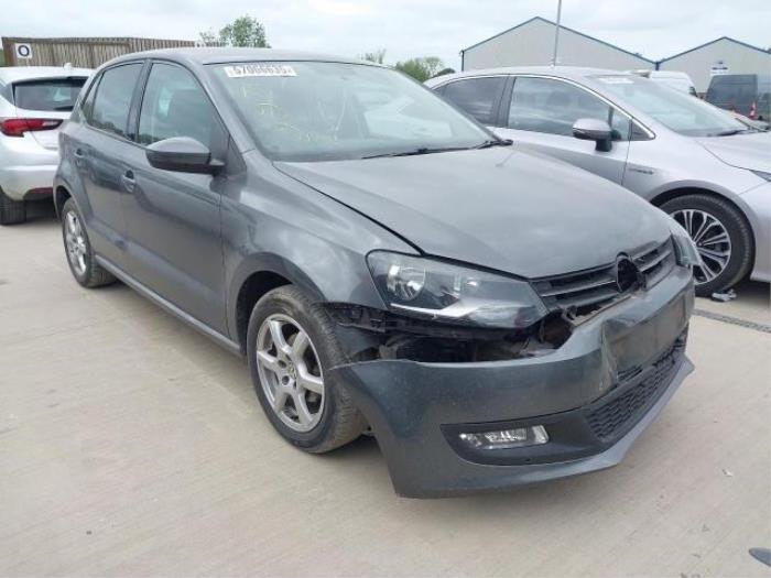 Volkswagen Polo V 1.2 12V Sloopvoertuig (2010, Moondust, Moonmist, Muisgrijs, Zilvergrijs)