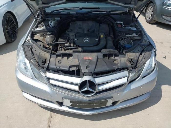 Mercedes E E-250 CGI 16V BlueEfficiency Sloopvoertuig (2010, Metallic, Zilvergrijs)
