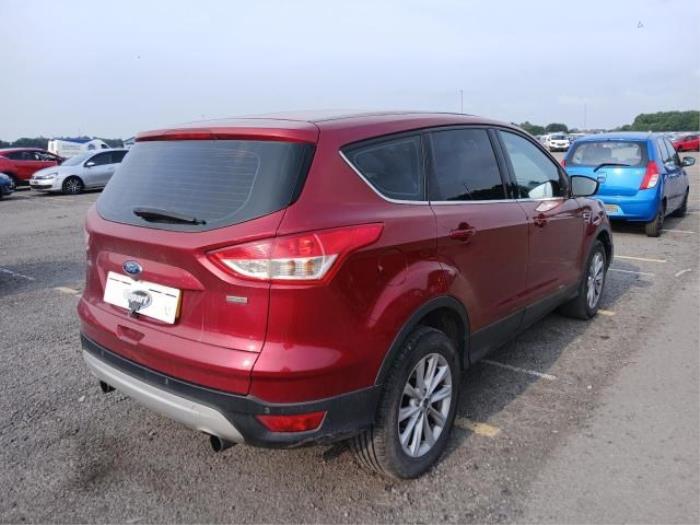 Ford Kuga II 1.5 EcoBoost 16V 150 Sloopvoertuig (2015, Rood)