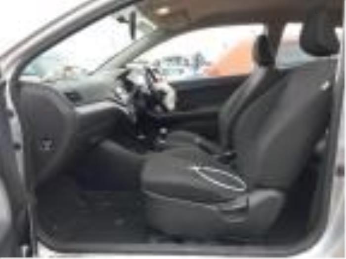 Kia Picanto 1.0 12V Sloopvoertuig (2012, Zilvergrijs)