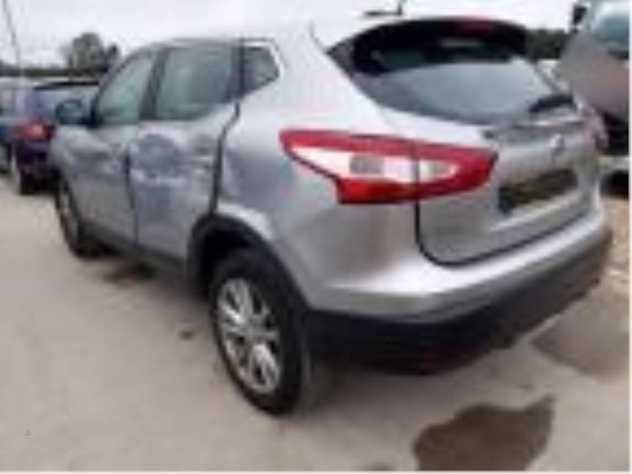Nissan Qashqai 1.2 DIG-T 16V Sloopvoertuig (2014, Zilvergrijs)