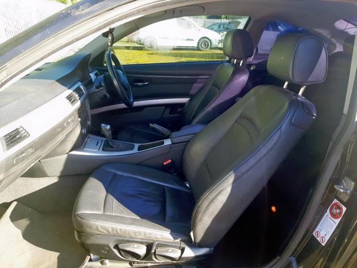 BMW 3 serie 320i 16V Sloopvoertuig (2009, Zwart)