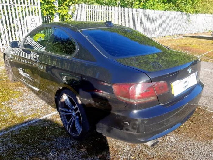 BMW 3 serie 320i 16V Sloopvoertuig (2009, Zwart)