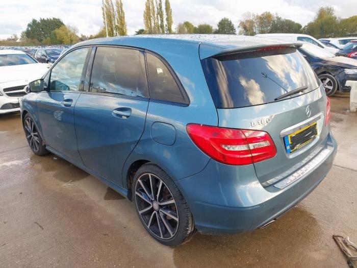 Mercedes B 1.6 B-180 BlueEFFICIENCY Turbo 16V Sloopvoertuig (2014, Donker, Blauw)
