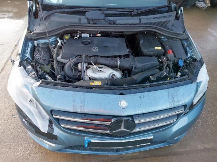 Mercedes B 1.6 B-180 BlueEFFICIENCY Turbo 16V Sloopvoertuig (2014, Donker, Blauw)