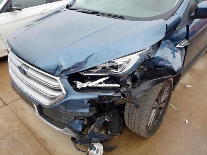 Ford Kuga II 1.5 EcoBoost 16V 150 Van Sloopvoertuig (2019, Blauw)