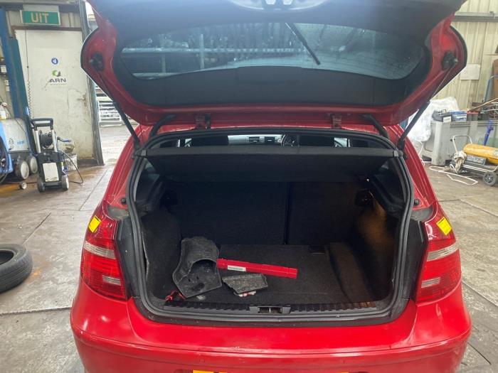 BMW 1 serie 120i 16V Sloopvoertuig (2010, Rood)