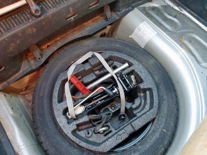 Skoda Fabia II 1.2i 12V Sloopvoertuig (2013, Zilver)