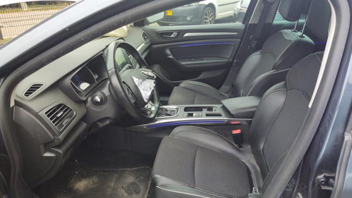 Renault Megane IV Estate 1.3 TCE 140 16V Sloopvoertuig (2019, Grijs)