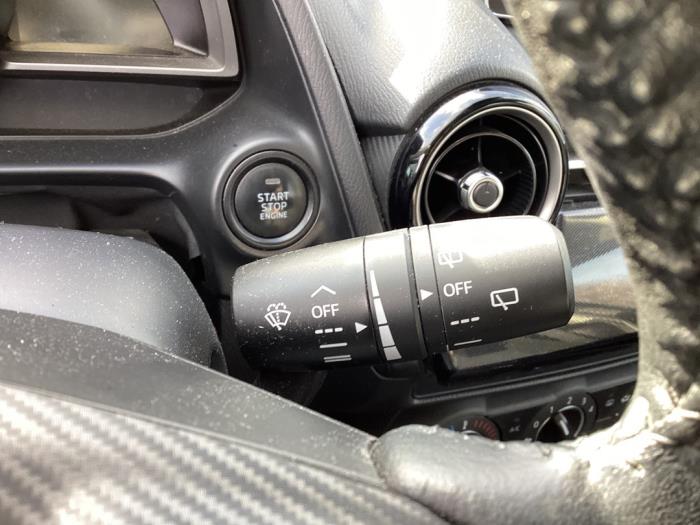 Mazda 2 1.5 SkyActiv-G 90 Sloopvoertuig (2015, Bruin)