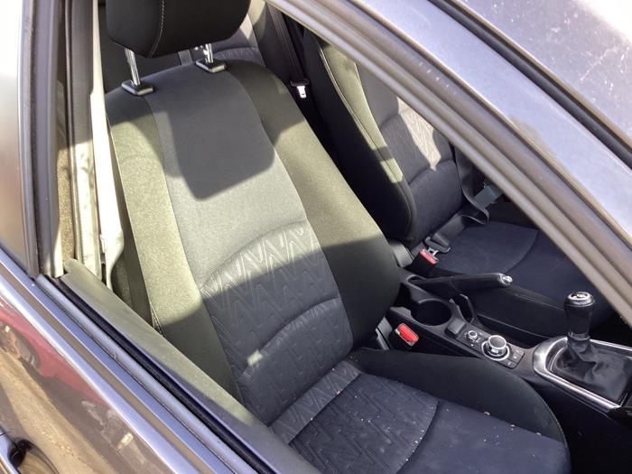 Mazda 2 1.5 SkyActiv-G 90 Sloopvoertuig (2015, Bruin)