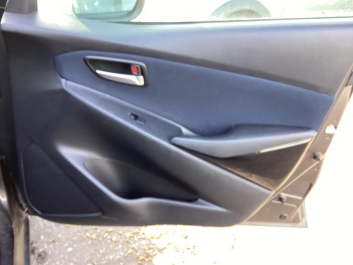 Mazda 2 1.5 SkyActiv-G 90 Sloopvoertuig (2015, Bruin)