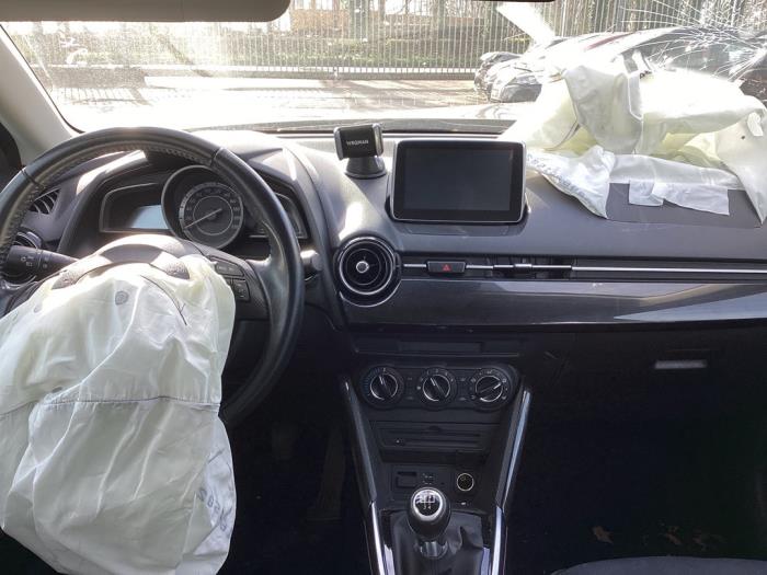Mazda 2 1.5 SkyActiv-G 90 Sloopvoertuig (2015, Bruin)