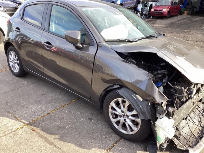 Mazda 2 1.5 SkyActiv-G 90 Sloopvoertuig (2015, Bruin)