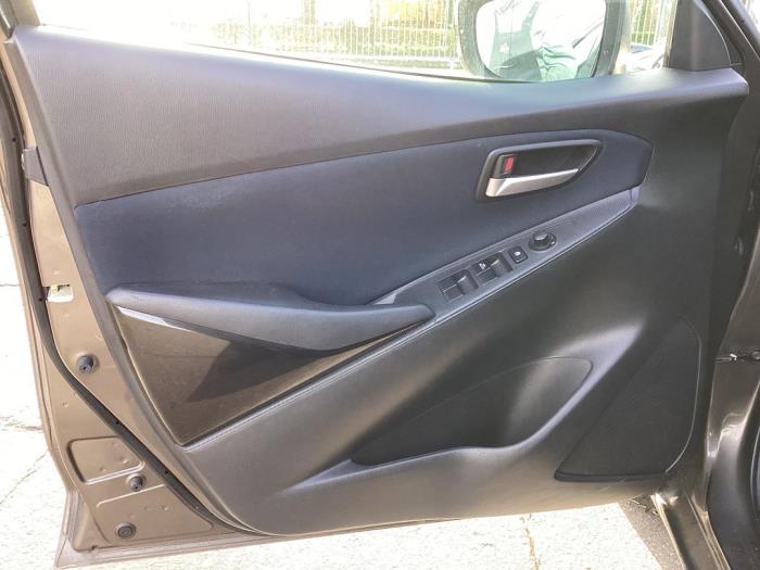 Mazda 2 1.5 SkyActiv-G 90 Sloopvoertuig (2015, Bruin)