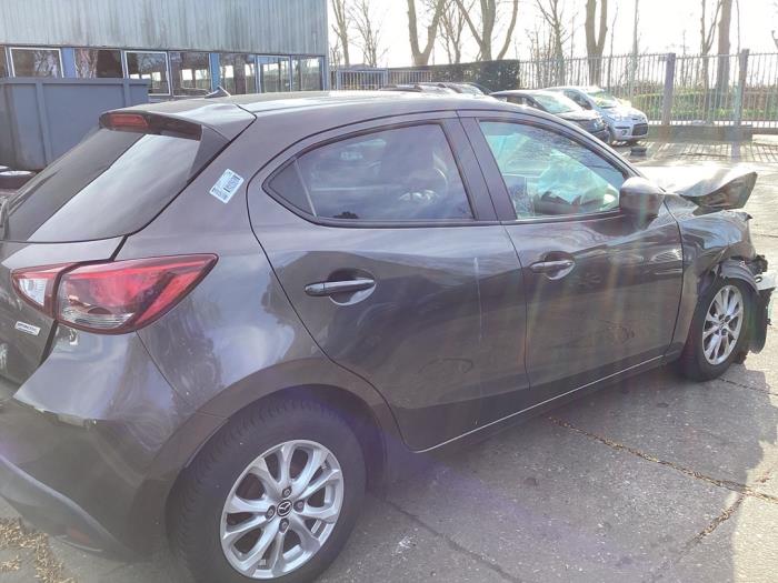 Mazda 2 1.5 SkyActiv-G 90 Sloopvoertuig (2015, Bruin)