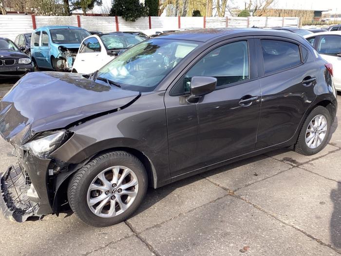 Mazda 2 1.5 SkyActiv-G 90 Sloopvoertuig (2015, Bruin)