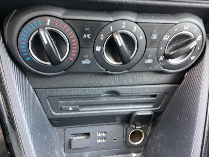 Mazda 2 1.5 SkyActiv-G 90 Sloopvoertuig (2015, Bruin)