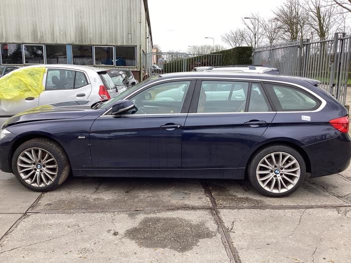 BMW 3 serie Touring 320d 2.0 16V EfficientDynamicsEdition Sloopvoertuig (2017, Blauw)