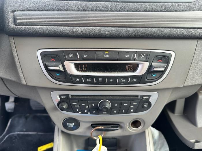 Renault Megane III Berline 1.9 dCi Sloopvoertuig (2009, Grijs)