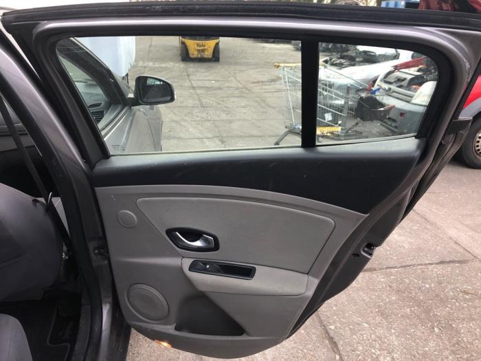 Renault Megane III Berline 1.9 dCi Sloopvoertuig (2009, Grijs)