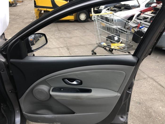 Renault Megane III Berline 1.9 dCi Sloopvoertuig (2009, Grijs)