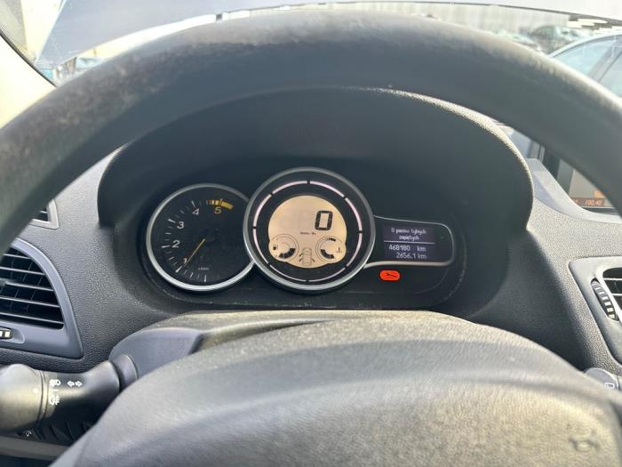 Renault Megane III Berline 1.9 dCi Sloopvoertuig (2009, Grijs)