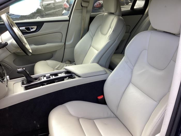 Volvo V60 II 2.0 D3 16V Sloopvoertuig (2019, Metallic, Blauw)