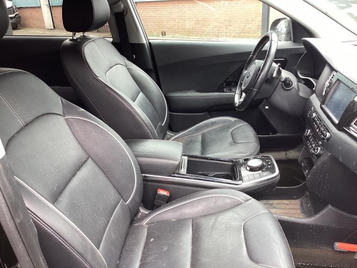 Kia Niro I E-Niro 64 kWh Sloopvoertuig (2019, Zwart)