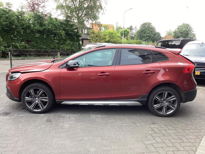 Volvo V40 Cross Country 2.0 D3 20V Sloopvoertuig (2013, Rood)