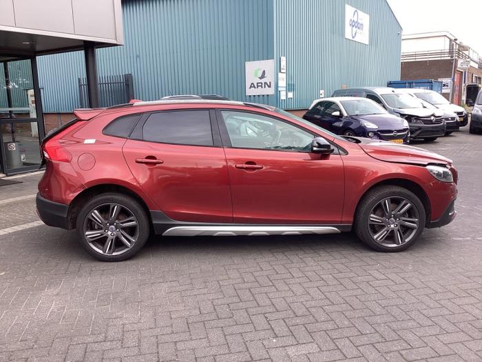 Volvo V40 Cross Country 2.0 D3 20V Sloopvoertuig (2013, Rood)