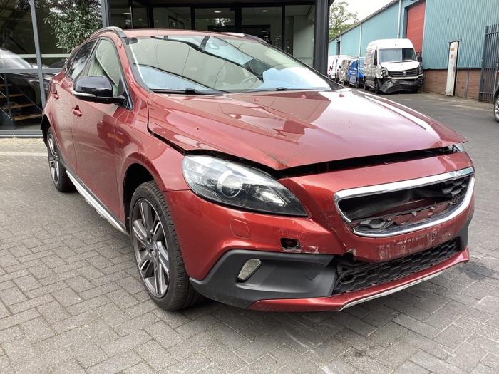 Volvo V40 Cross Country 2.0 D3 20V Sloopvoertuig (2013, Rood)