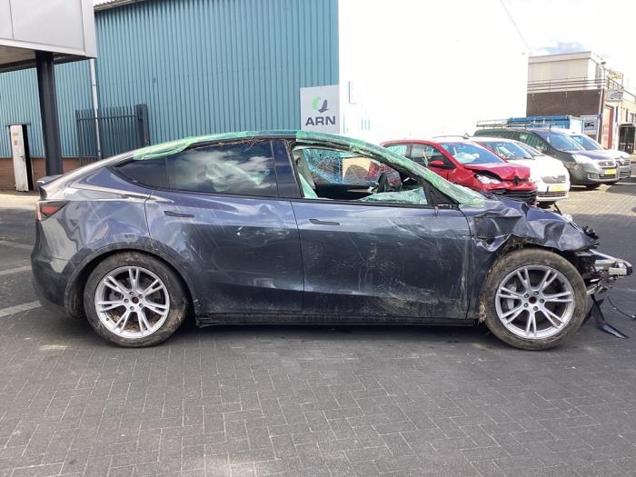 Tesla Model Y RWD Sloopvoertuig (2023, Grijs)