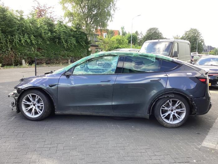 Tesla Model Y RWD Sloopvoertuig (2023, Grijs)