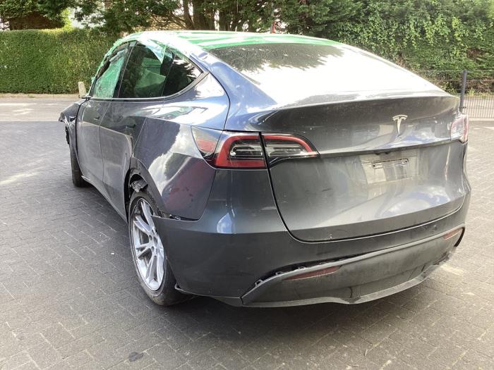 Tesla Model Y RWD Sloopvoertuig (2023, Grijs)