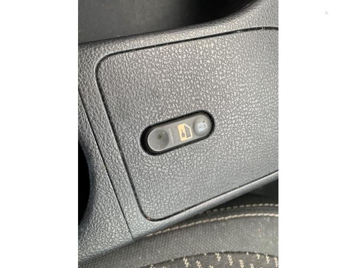 Nissan Qashqai 2.0 16V Sloopvoertuig (2008, Beige)