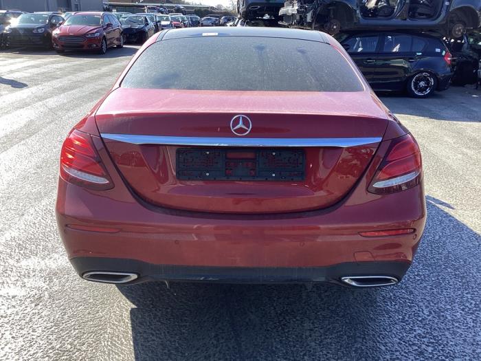 Mercedes E E-220d 2.0 Turbo 16V Sloopvoertuig (2016, Rood)