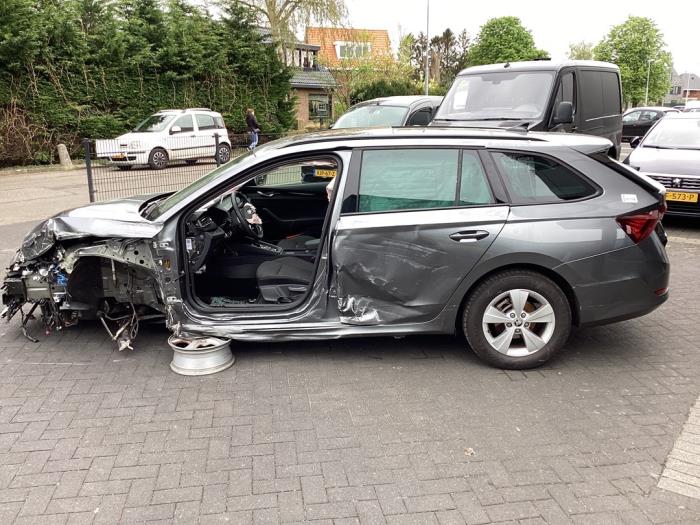 Skoda Octavia Combi 1.0 TSI e-TEC 12V Sloopvoertuig (2024, Grijs)